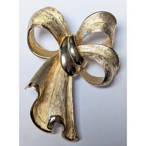 Vtg Pastelli Gold Tone Bow Brooch Signed 1960s Chunky Statement Beautiful Classy